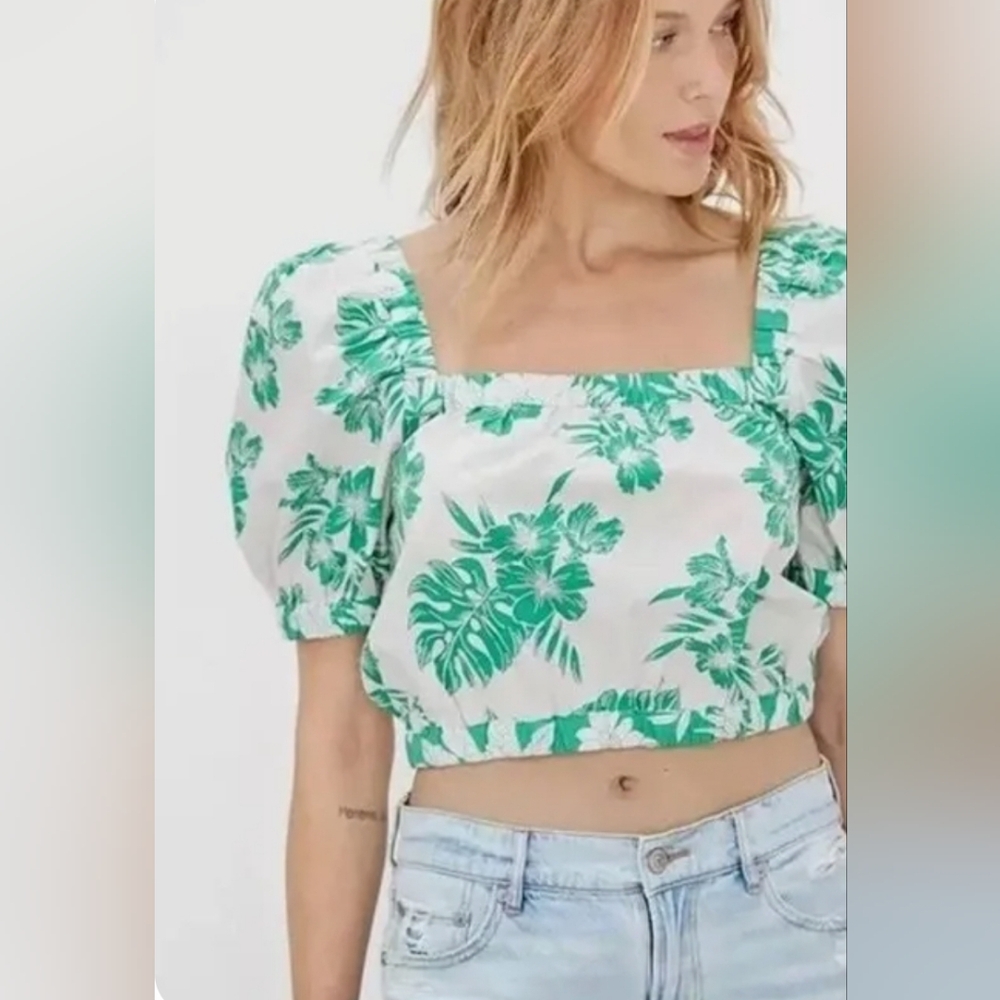 American Eagle puff sleeve crop leaf print